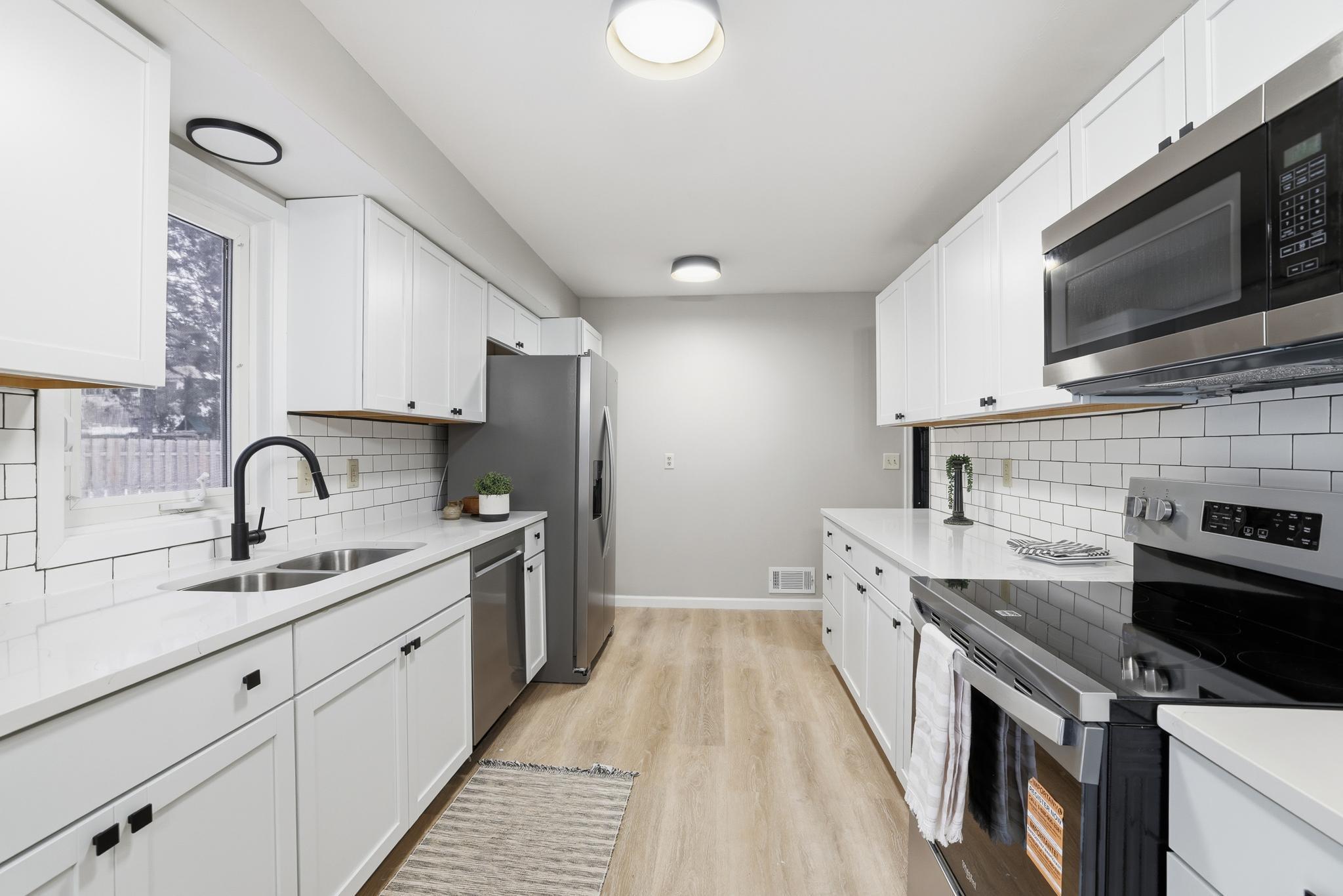 405 Minnesota Avenue Roseville, MN 55113 - Photo 9 of 26