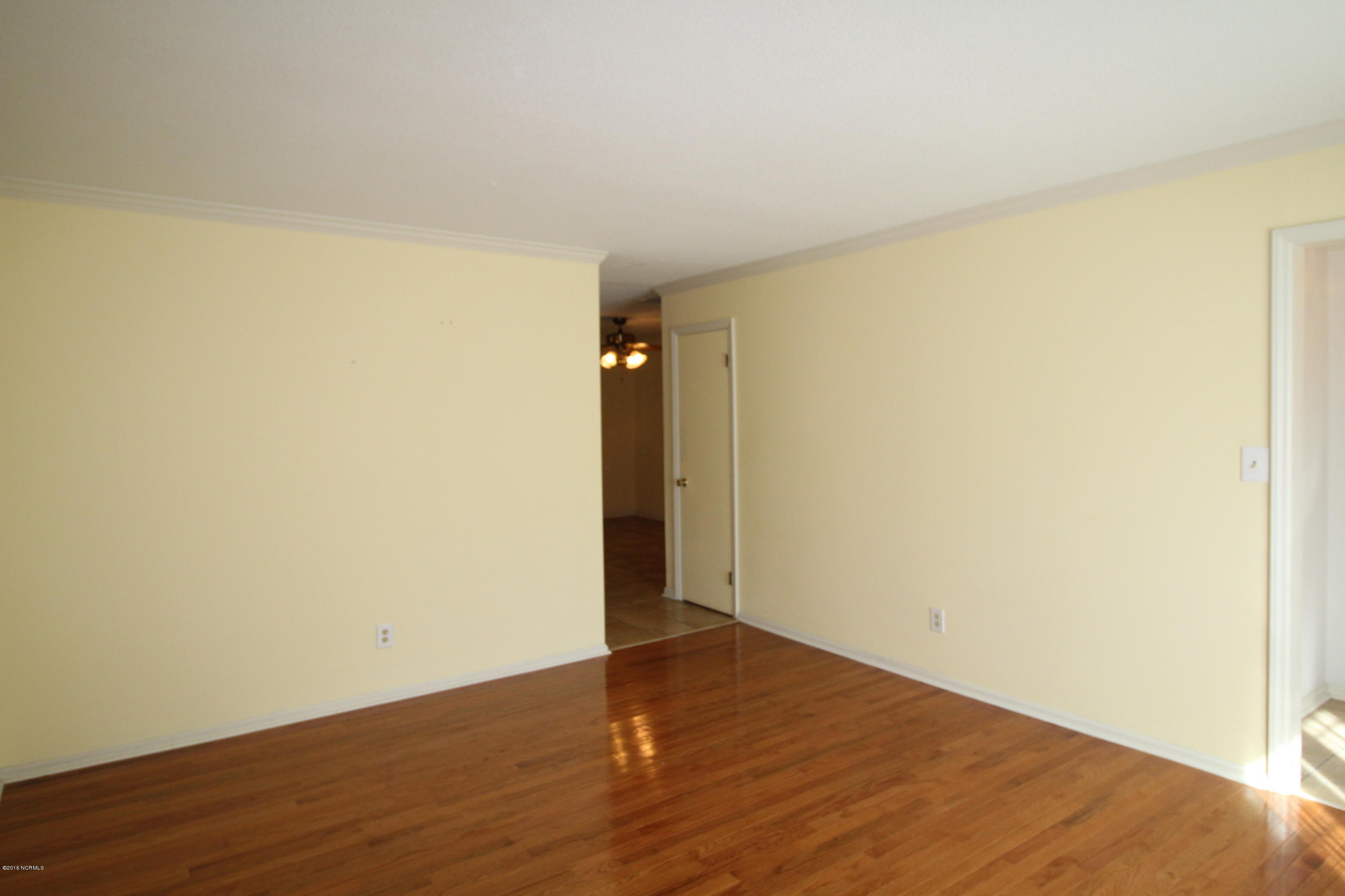 223 Stratford Road Havelock, NC 28532 - Photo 5 of 45 Living Room