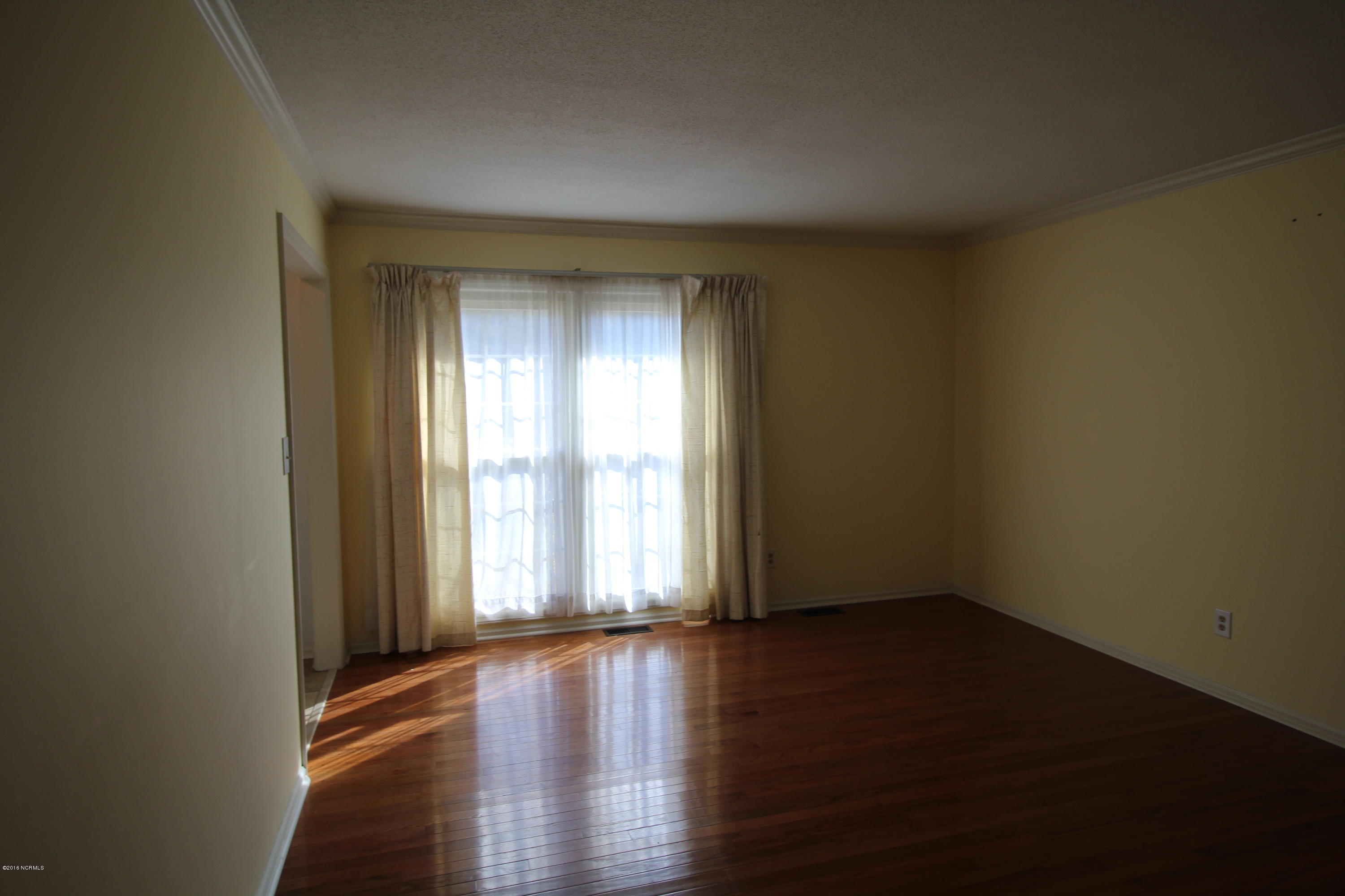 223 Stratford Road Havelock, NC 28532 - Photo 6 of 45 Living Room