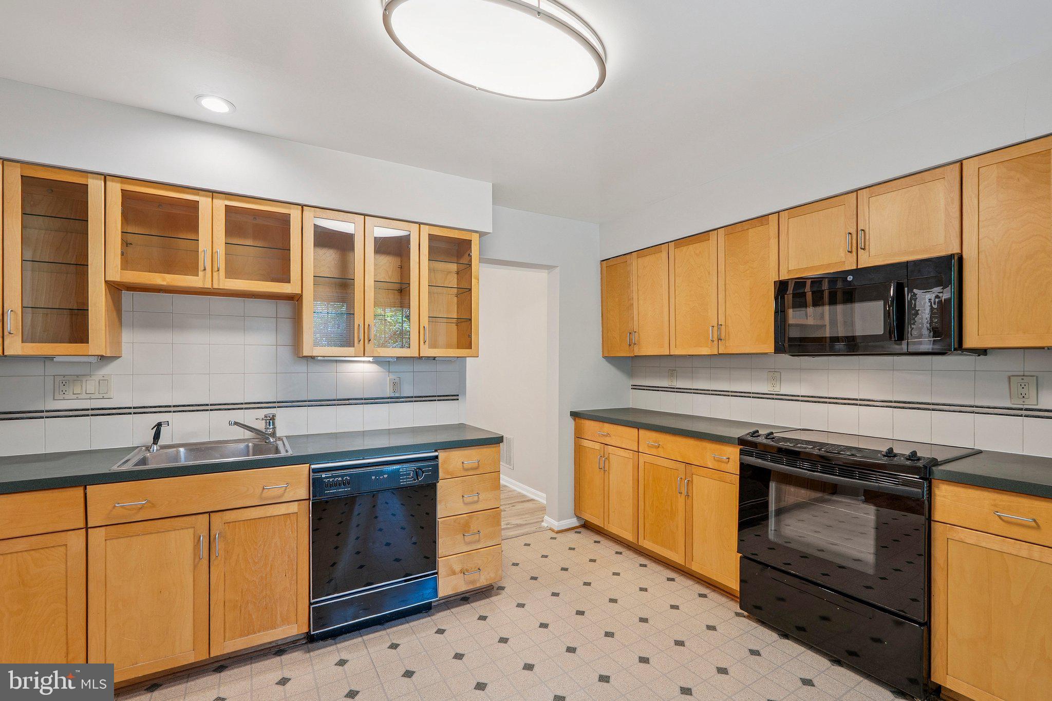 2917 Village Spring Lane Vienna, VA 22181 - Photo 5 of 37