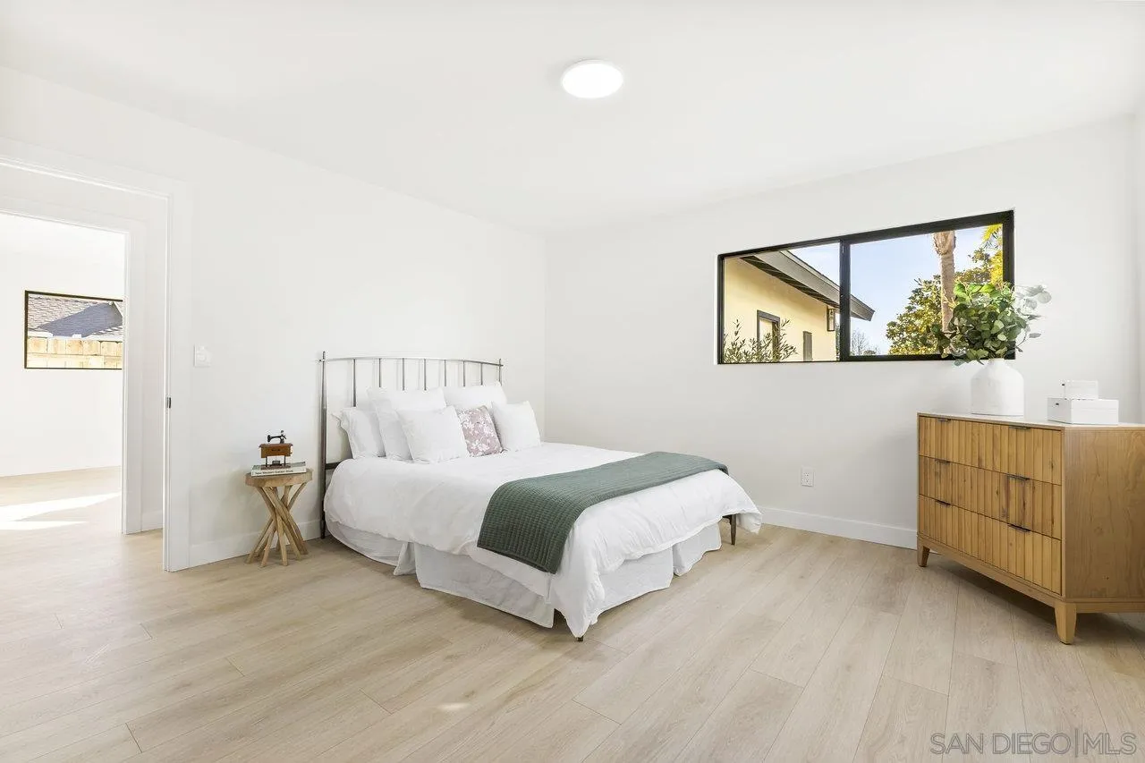 13783 Recuerdo Drive Del Mar, CA 92014 - Photo 38 of 56 a bedroom with a bed and painting on the wall