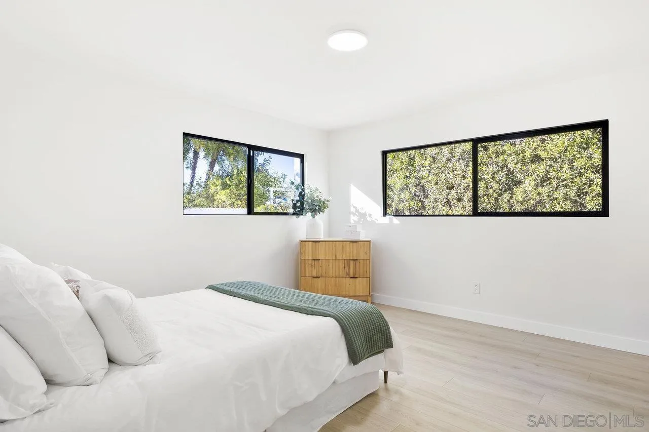 13783 Recuerdo Drive Del Mar, CA 92014 - Photo 39 of 56 a bedroom with a bed and a window