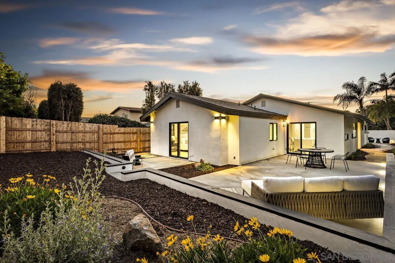 13783 Recuerdo Drive Del Mar, CA 92014 - Photo 5 of 56 a view of a house with backyard and sitting area