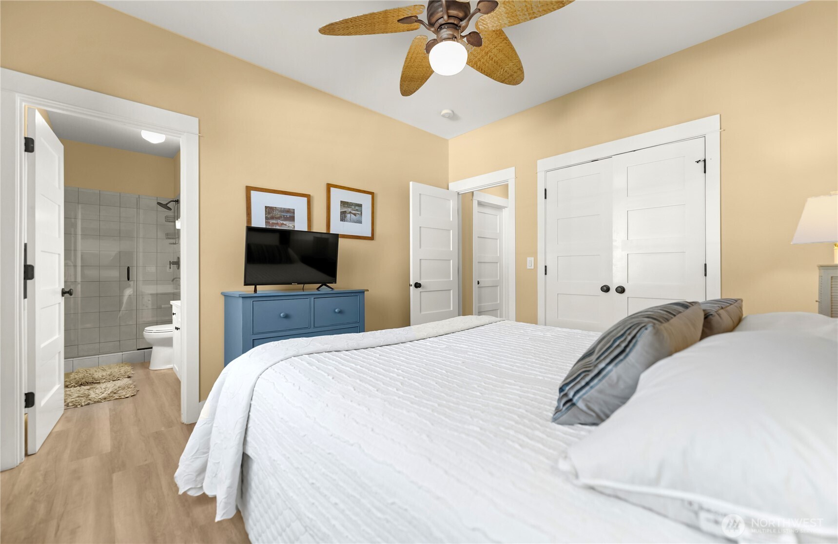 9207 Northeast 175th Street, Unit B Bothell, WA 98011 - Photo 30 of 33 a bedroom with a bed and a chandelier