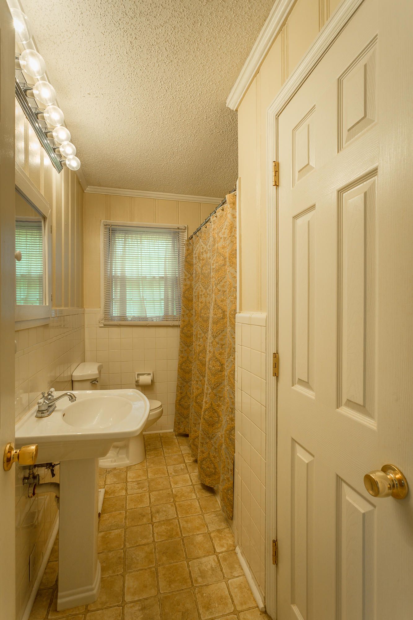 327 Isbill Road Chattanooga, TN 37419 - Photo 15 of 20 Full Bath