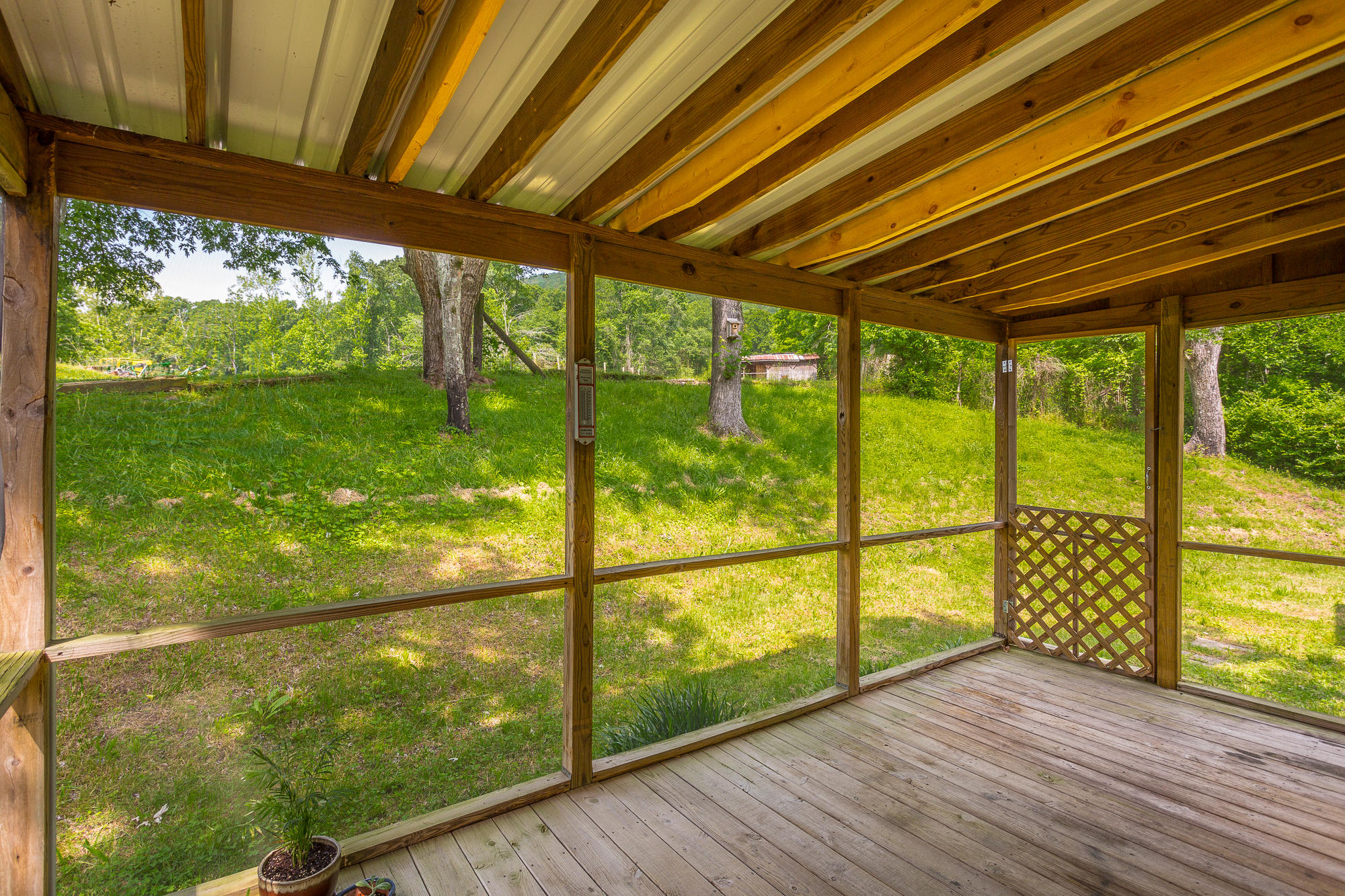 327 Isbill Road Chattanooga, TN 37419 - Photo 10 of 20 Screened porch