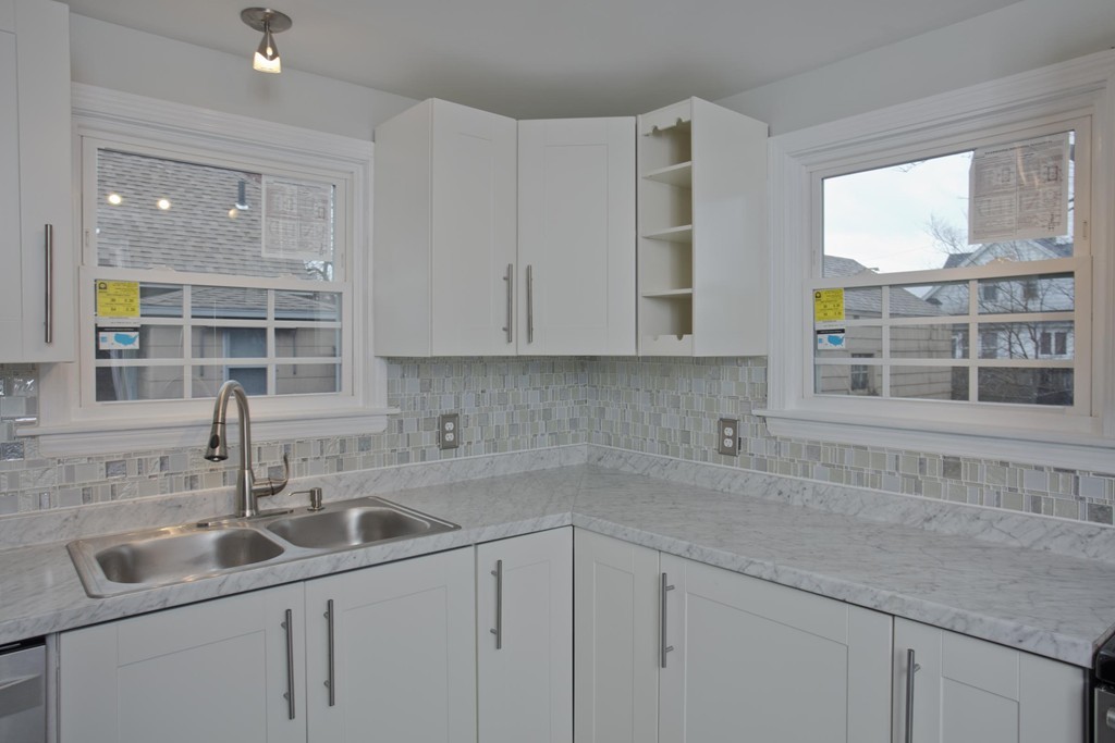 93 Haskin Street Springfield, MA 01109 - Photo 5 of 27