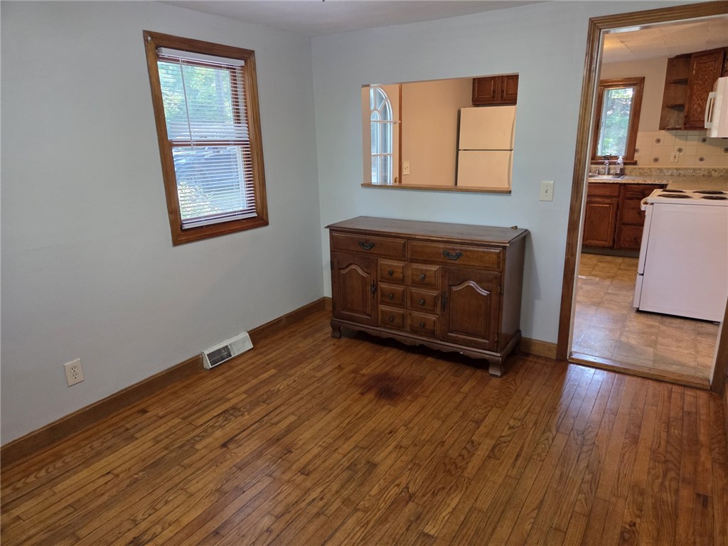 31 Lakeside Drive Hopkinton, RI 02832 - Photo 10 of 32