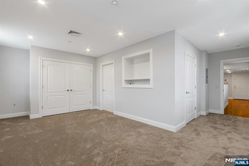 5401 Rio Vista Drive Mahwah, NJ 07430 - Photo 12 of 26 a view of an empty room
