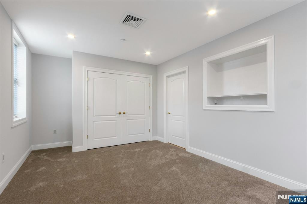 5401 Rio Vista Drive Mahwah, NJ 07430 - Photo 13 of 26 a view of an empty room