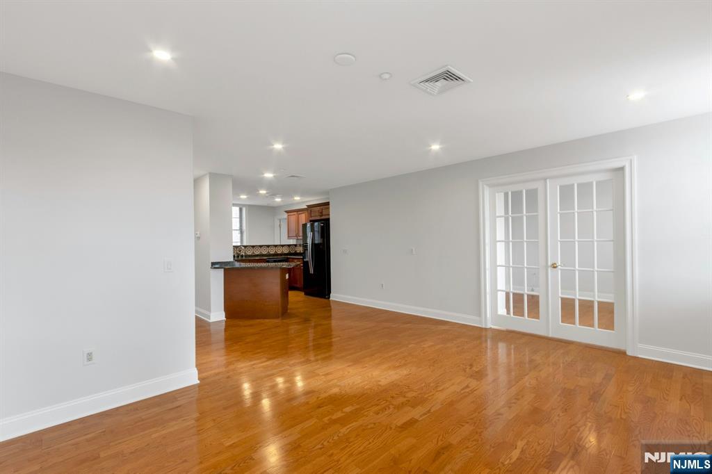 5401 Rio Vista Drive Mahwah, NJ 07430 - Photo 10 of 26 a view of a kitchen with a sink and an oven