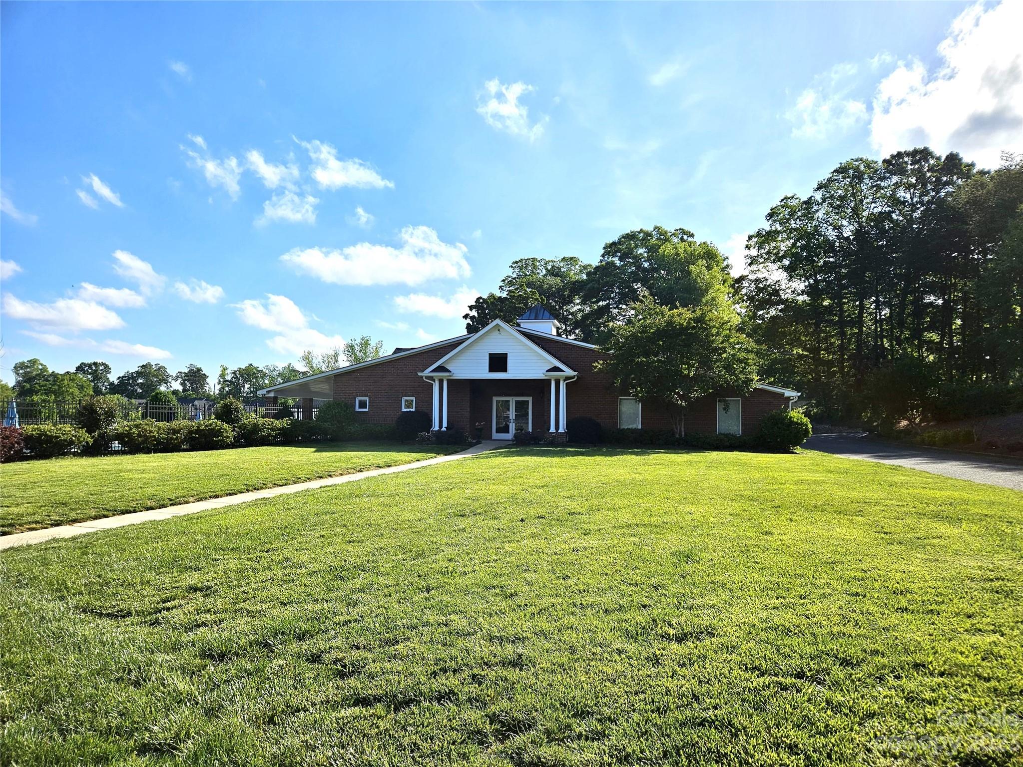 902 Ospre Lane Fort Mill, SC 29708 - Photo 39 of 44 a house view with a outdoor space