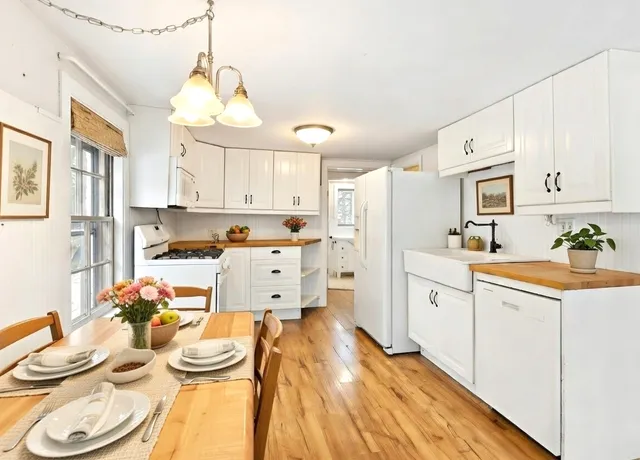 $699,000 | 2536 Old Glenview Road, Wilmette, IL 60091