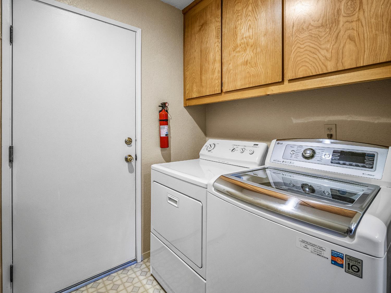 4914 Summit View Court El Dorado, CA 95623 - Photo 20 of 31 a utility room with dryer and washer