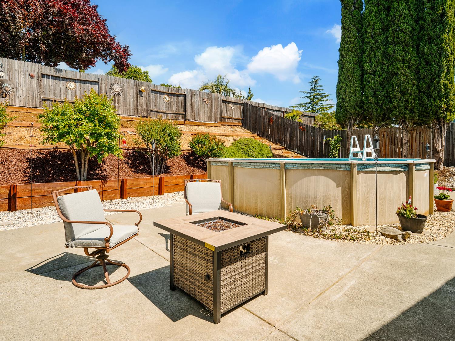 4914 Summit View Court El Dorado, CA 95623 - Photo 23 of 31 a view of a chairs and table in the patio