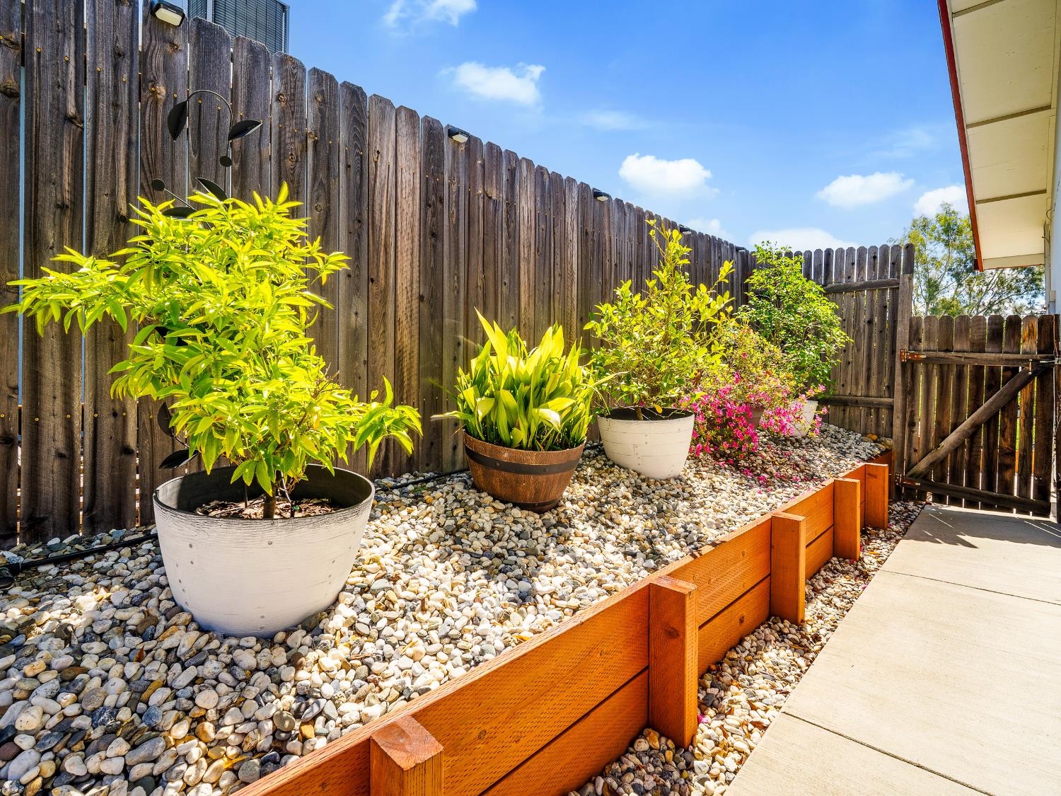 4914 Summit View Court El Dorado, CA 95623 - Photo 27 of 31 a view of a flower pot with wooden fence