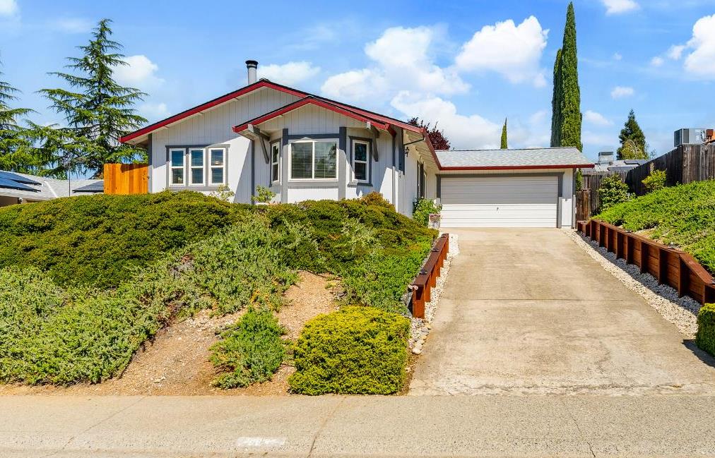 4914 Summit View Court El Dorado, CA 95623 - Photo 29 of 31 a view of a house with a yard