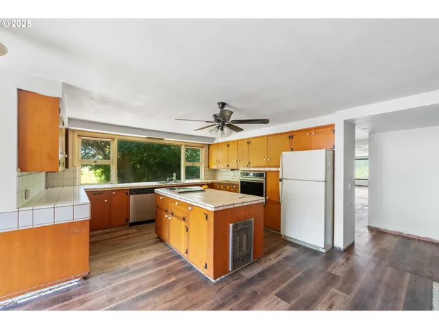 $1,550,000 | 94540 Willanch Lane, North Bend, OR 97459