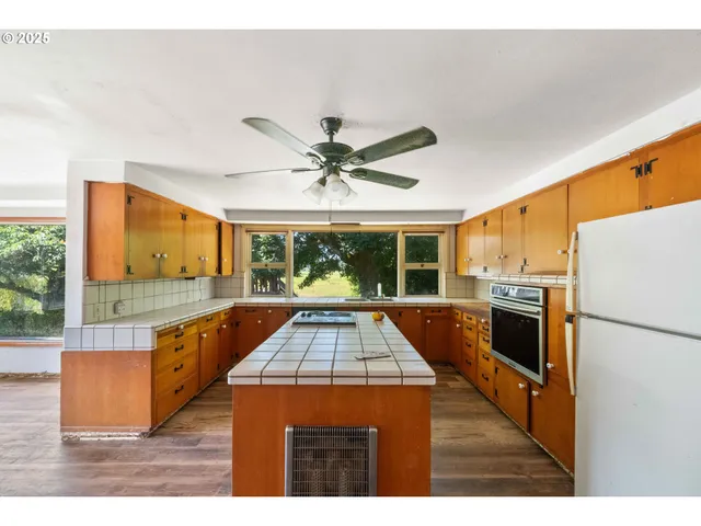 $1,550,000 | 94540 Willanch Lane, North Bend, OR 97459