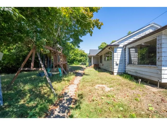 $1,550,000 | 94540 Willanch Lane, North Bend, OR 97459