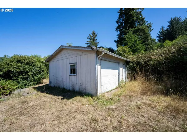 $1,475,000 | 94540 Willanch Lane, North Bend, OR 97459