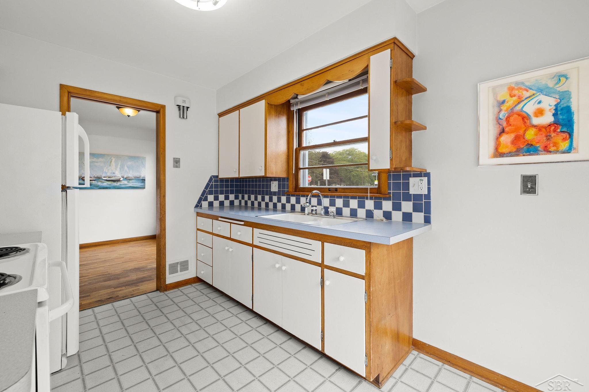1756 Hemmeter Road Saginaw, MI 48638 - Photo 8 of 19 50087819-7.JPG