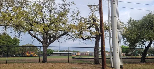 $900 | 411 Sulphur Springs Road, Bryan, TX 77801