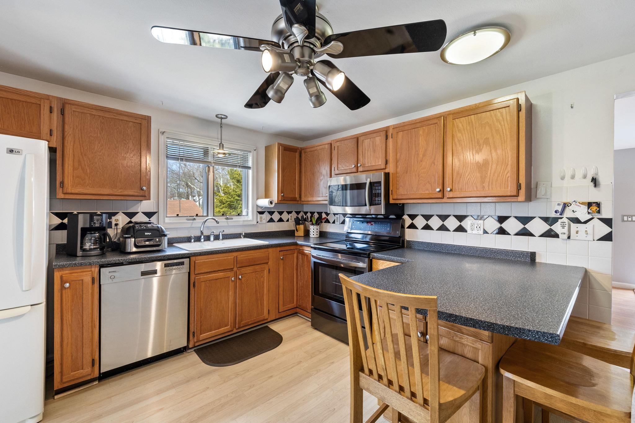 197 Kennard Road Manchester, NH 03104 - Photo 12 of 41