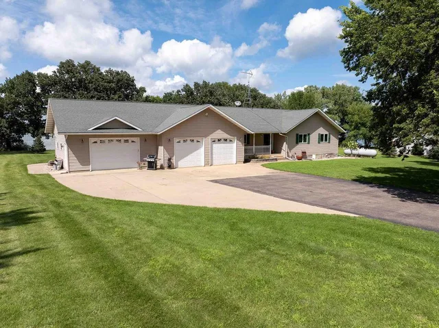 $699,900 | 4 South Fox Lake Drive East, Sherburn, MN 56171