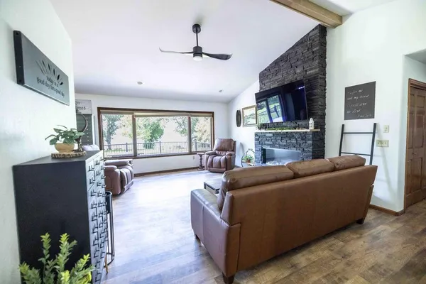 $649,900 | 4 South Fox Lake Drive East, Sherburn, MN 56171