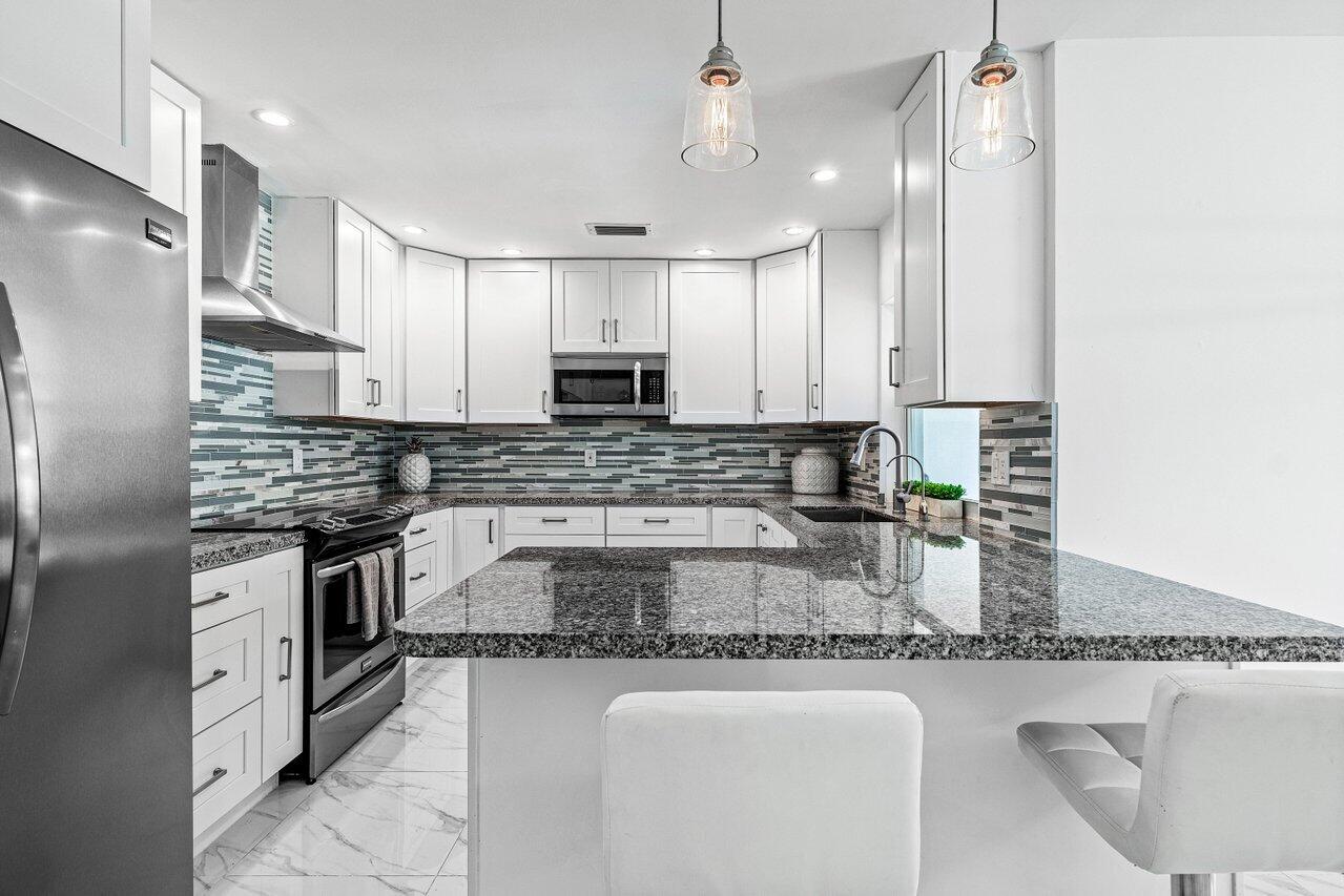 7001 Northeast 7th Avenue Boca Raton, FL 33487 - Photo 19 of 59 014-7001Northeast7thAvenue-BocaRaton-FL-