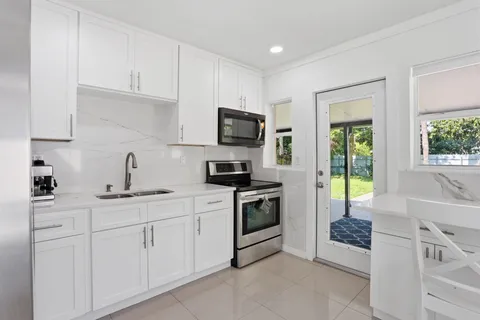 $465,000 | 139 Southwest 21st Way, Fort Lauderdale, FL 33312