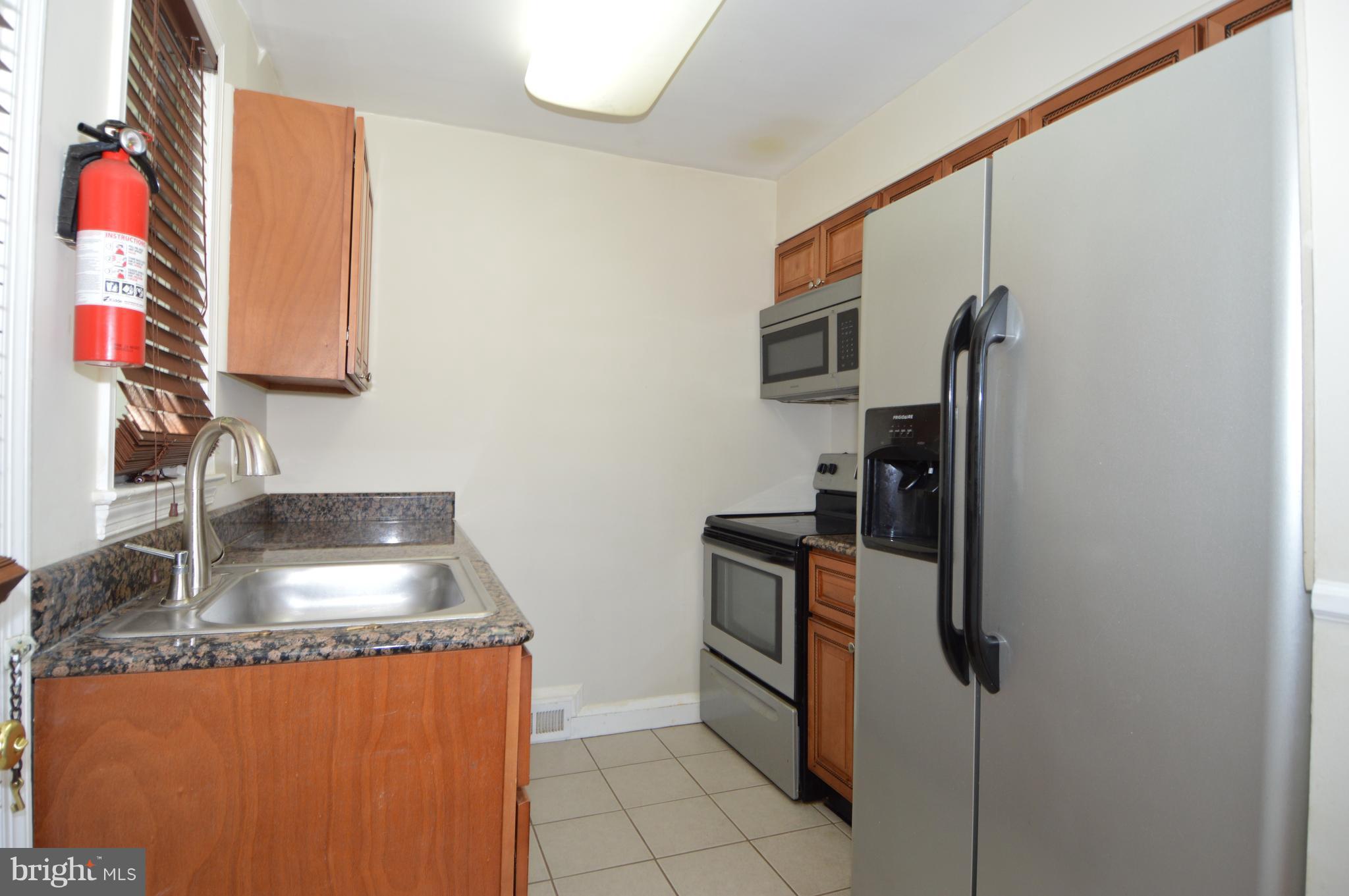 7111 Brompton Road Baltimore, MD 21207 - Photo 4 of 28 Granite Counters