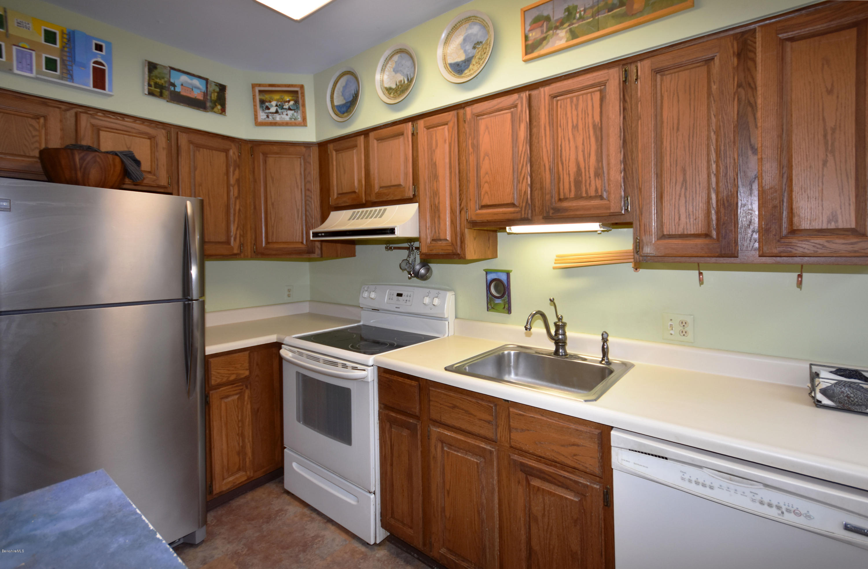 57 Main Street, Unit 8 Stockbridge, MA 01262 - Photo 9 of 33 Kitchen