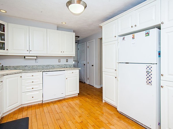 101 Harland Road Waltham, MA 02453 - Photo 4 of 28