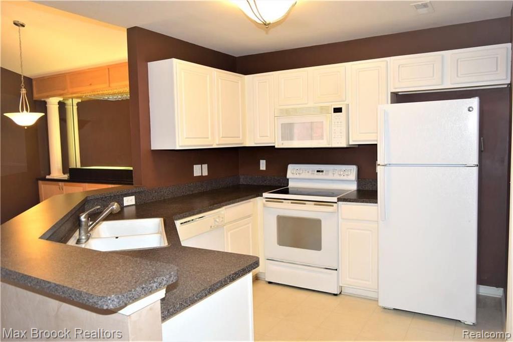 13442 Forest Ridge Boulevard, Unit 176 Sterling Heights, MI 48313 - Photo 7 of 26