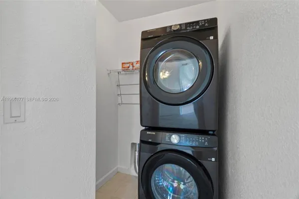 a close up view of a washer and dryer