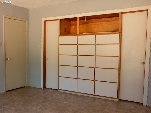 589 Lockwood Road Roseburg, OR 97471 - Photo 16 of 32 a view of a black garage gate