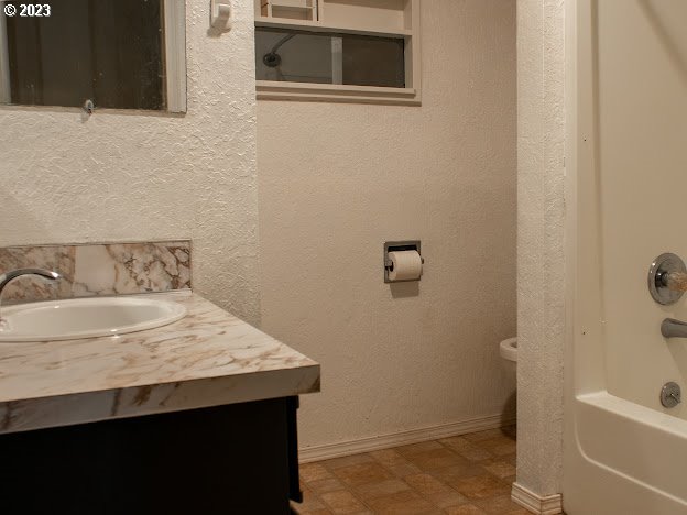 589 Lockwood Road Roseburg, OR 97471 - Photo 19 of 32 a bathroom with a sink and a toilet