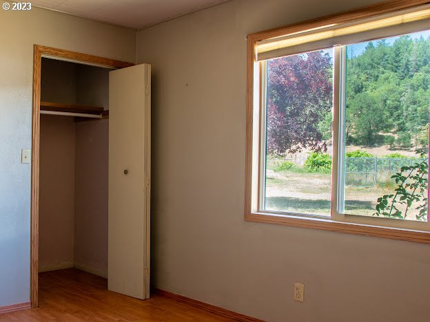 589 Lockwood Road Roseburg, OR 97471 - Photo 20 of 32 a view of empty room with wooden floor and fan
