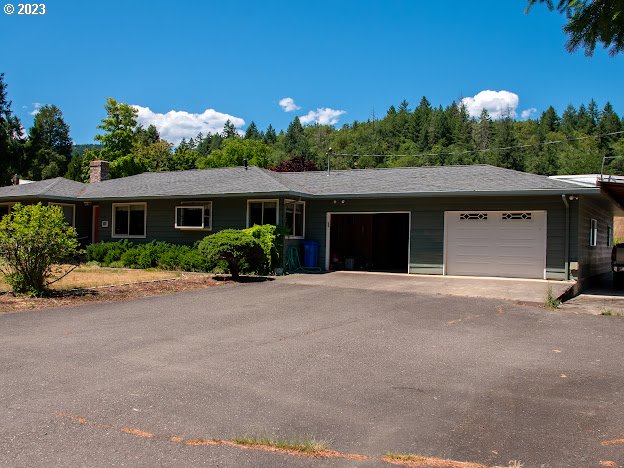 589 Lockwood Road Roseburg, OR 97471 - Photo 2 of 32 a front view of a house with a yard and potted plants