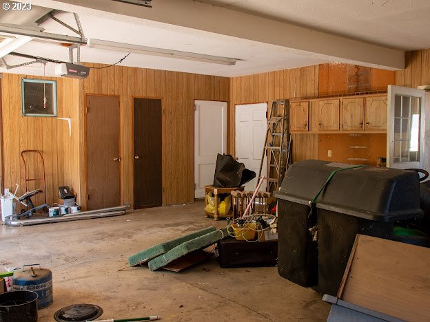 589 Lockwood Road Roseburg, OR 97471 - Photo 25 of 32 a bedroom with furniture and large windows