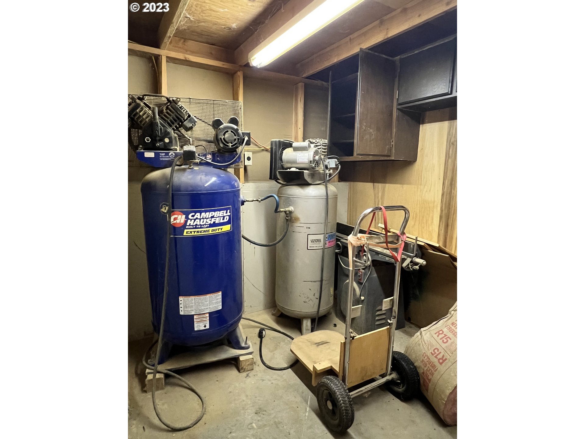 589 Lockwood Road Roseburg, OR 97471 - Photo 30 of 32 a room with gym equipment and wooden floor