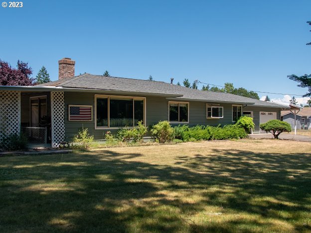 589 Lockwood Road Roseburg, OR 97471 - Photo 3 of 32 a front view of a house with a yard
