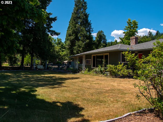589 Lockwood Road Roseburg, OR 97471 - Photo 4 of 32 a front view of a house with a yard