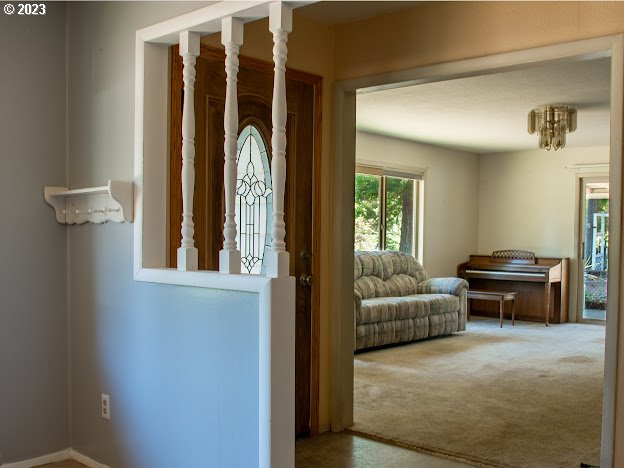 589 Lockwood Road Roseburg, OR 97471 - Photo 9 of 32 a living room with furniture and a window