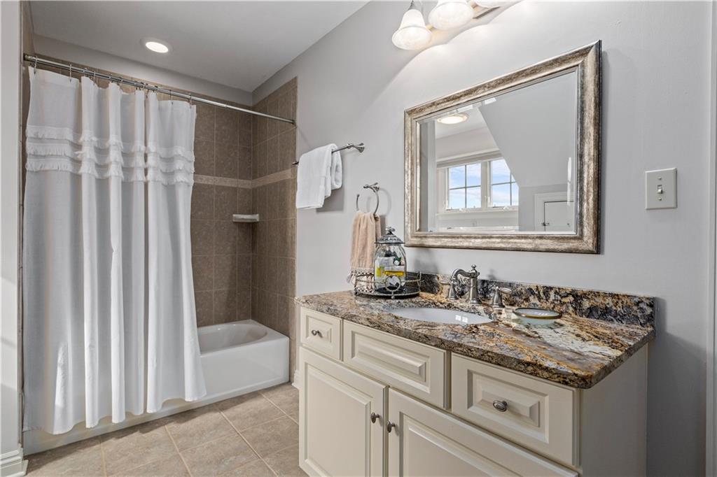 227 Lakeview Drive Coraopolis, PA 15108 - Photo 19 of 25