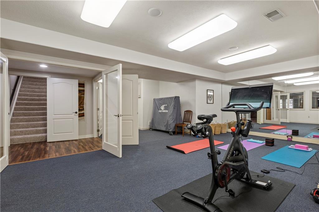 227 Lakeview Drive Coraopolis, PA 15108 - Photo 20 of 25