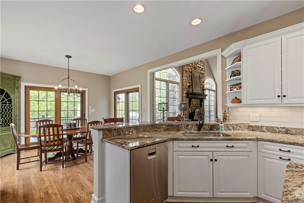 227 Lakeview Drive Coraopolis, PA 15108 - Photo 9 of 25