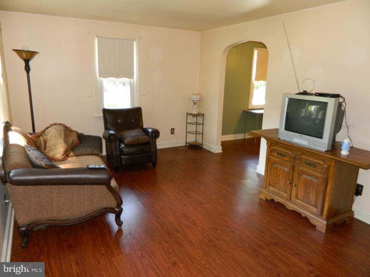 410 Yale Road Haddonfield, NJ 08033 - Photo 4 of 22 Living Room